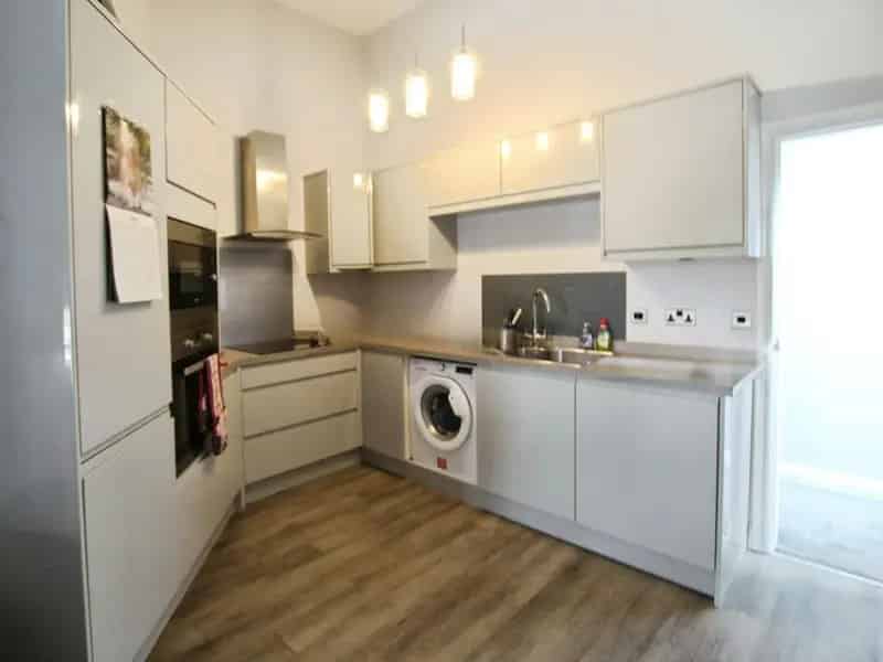2-Bed Apartment with Open-Plan Living and Parking