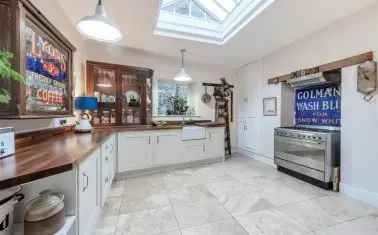 House For Sale in Torquay, England