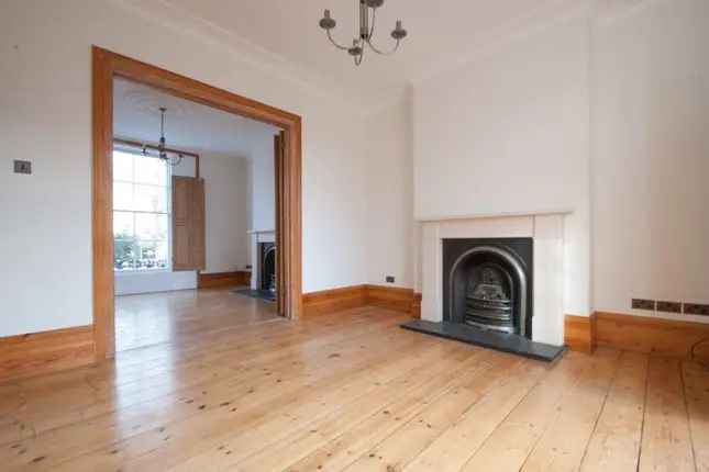 Terraced House to Rent in De Beauvoir London N1