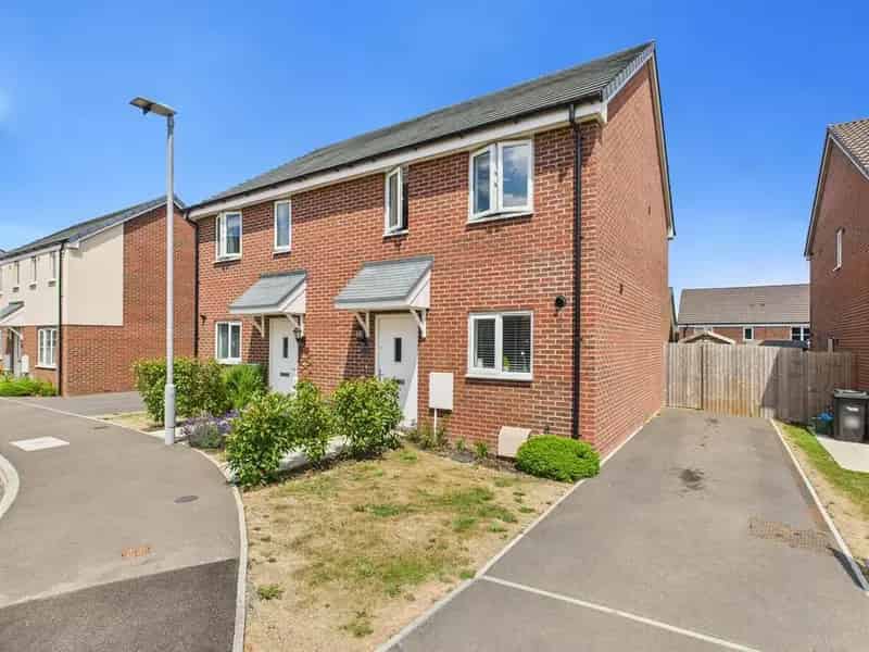 2 bedroom semi-detached house for sale