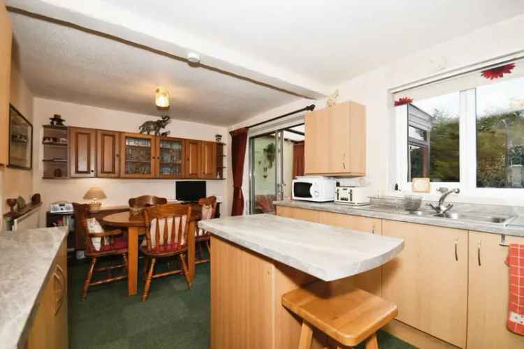 3 Bedroom Detached House For Sale in Walton Chesterfield