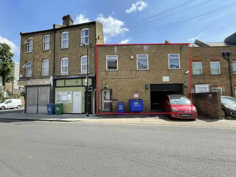 Two-Floor Brick Building with Development Potential in Peckham