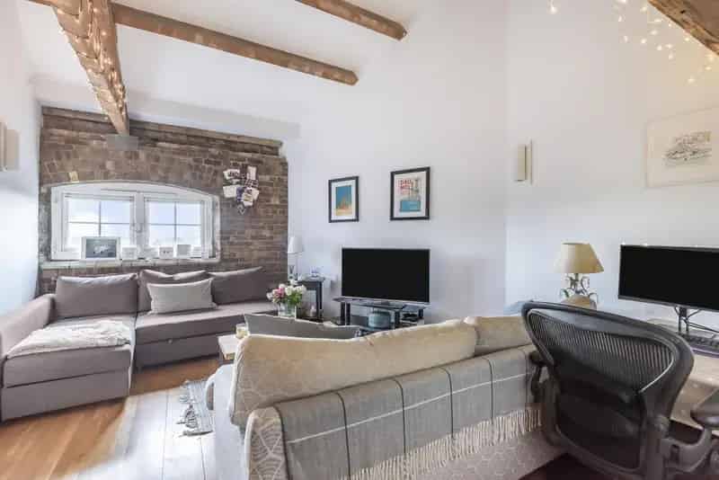 One Bedroom Loft Apartment in Grade II Listed Riverside Warehouse
