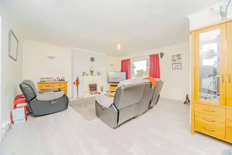 3 Bedroom Semi Detached Dormer Bungalow Cefn Cribwr