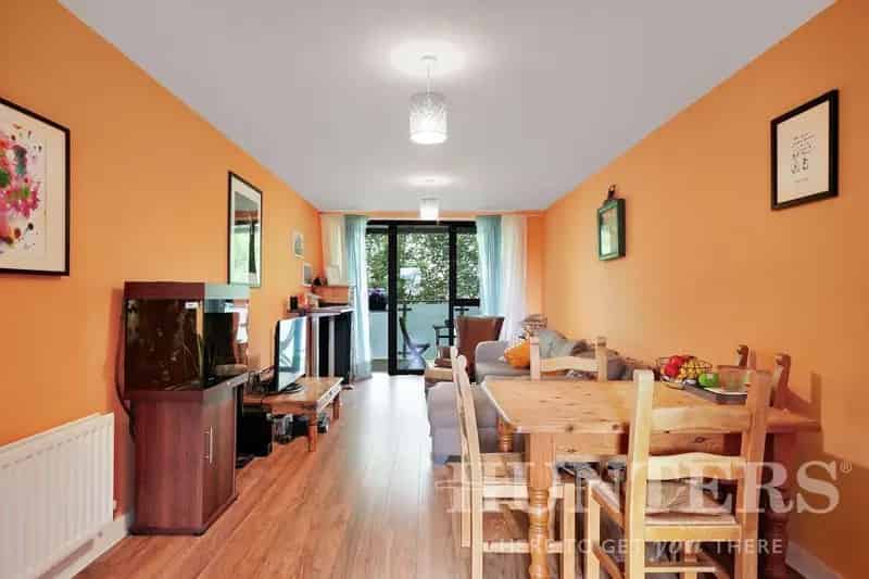 2 bedroom Flat
 For Sale