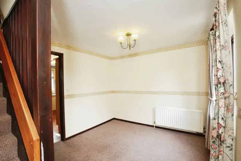 4 Bed Family Home with Garden Garage and Parking