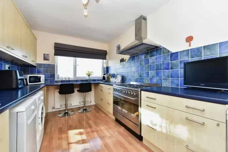 2 Bedroom Flat for Sale Sheffield S17 Incredible Views Garage