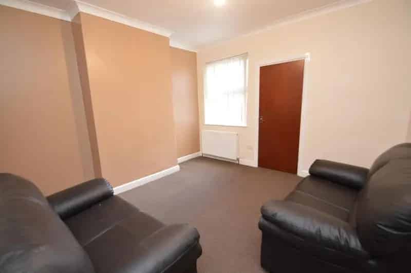 4 Bedroom Student House 2025 2026 Parking Available