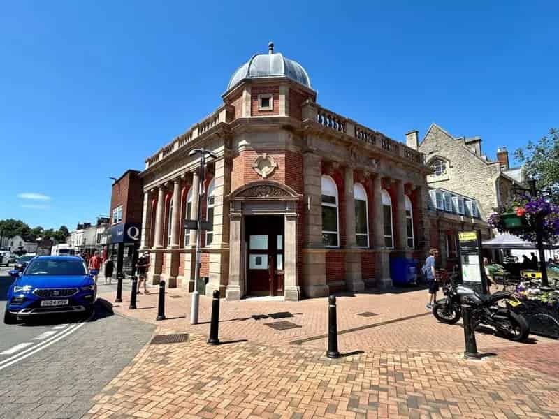 Bicester Town Centre Retail Unit For Lease
