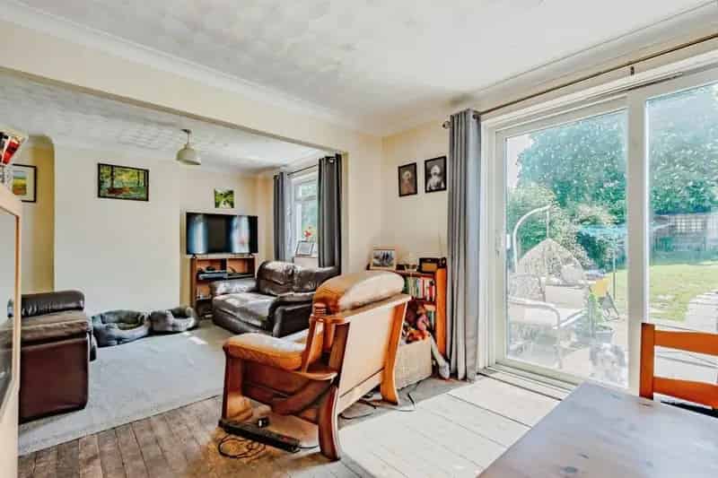 Three Bedroom Semi Detached House with Garden Garage and Driveway