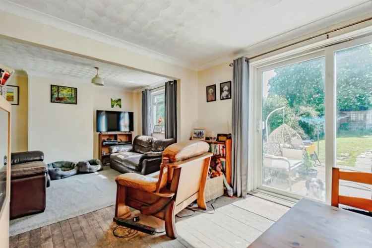 Three Bedroom Semi Detached House with Garden Garage and Driveway