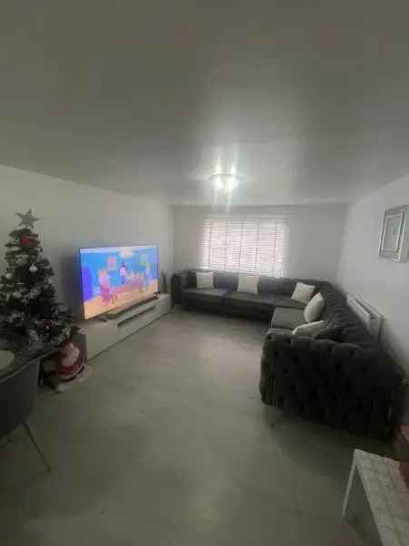 Flat For Rent in East Hertfordshire, England