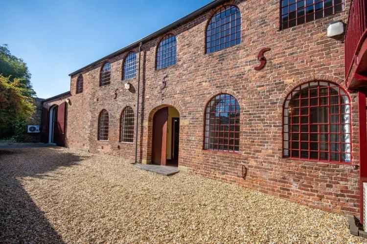 Oswestry Town Centre Detached Property - Commercial or Residential Conversion