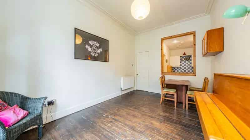 Spacious 2 Bed Ibrox Apartment Near Underground Station