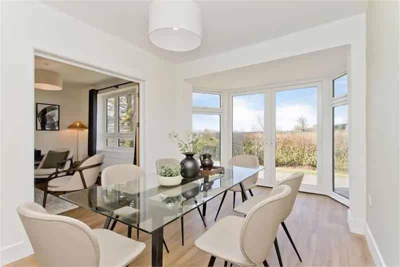 4 Bed Detached House with 2 Reception Rooms and Private Garden