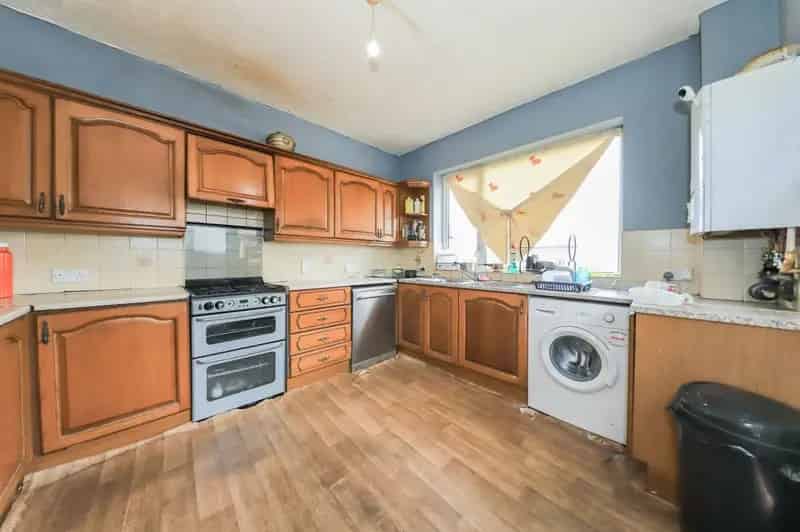 5 Bedroom Semi Detached House For Sale