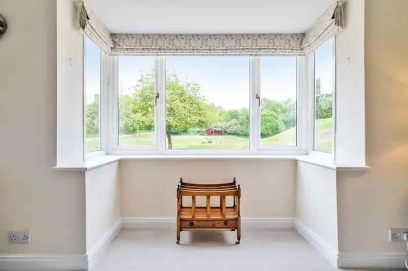 5 Bed House for Sale in Picturesque Valley Setting