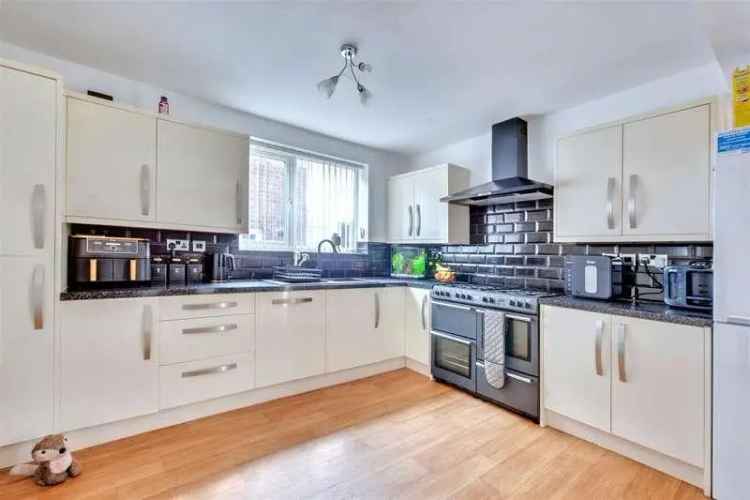 3 Bed Semi-Detached House for Sale in Carlton