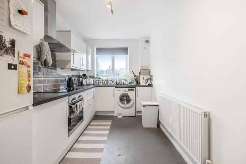 Two Bedroom Flat Sydenham June Available