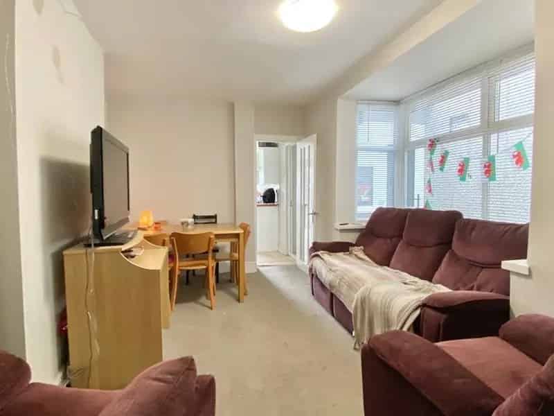Five Bedroom House To Rent Available August