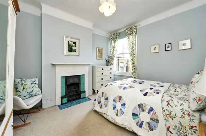 3 Bedroom Flat Apartment in London Edwardian Conversion