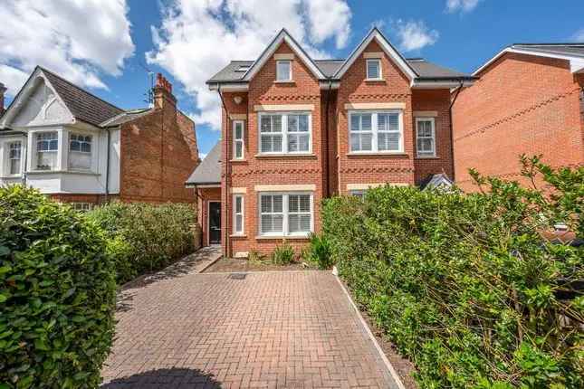 4 Bedroom House for Sale in West Wimbledon SW20