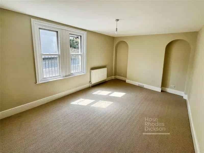 2 Bed Flat for Sale - Period Maisonette with Private Patio