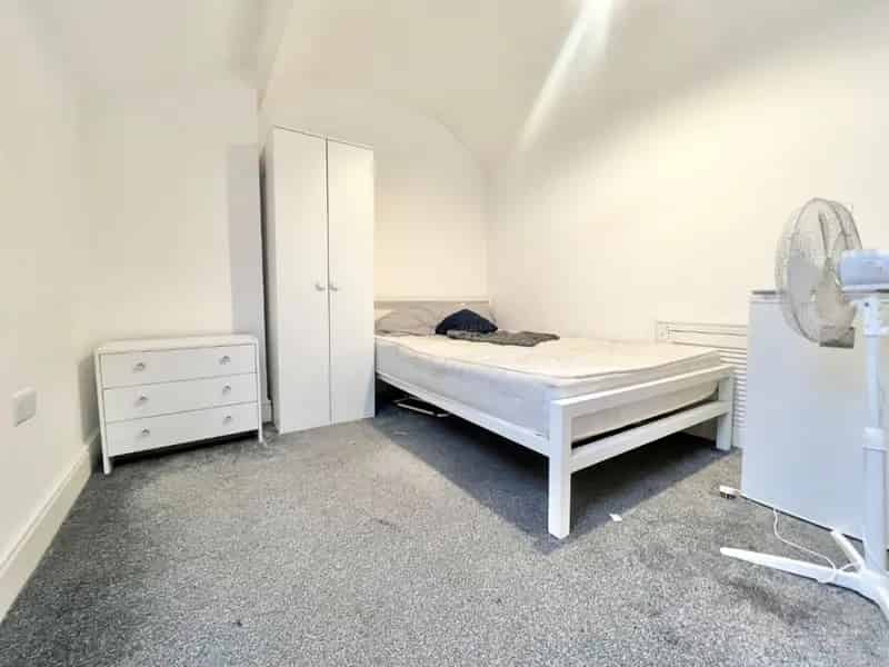 3 Bedroom House For Sale - Ideal for Investors