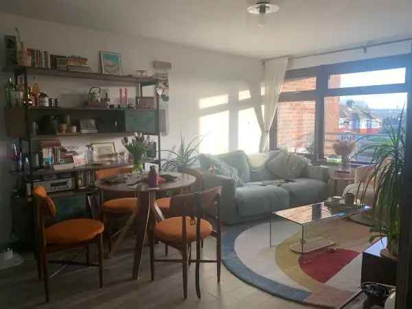 Flat For Rent in Salisbury, England