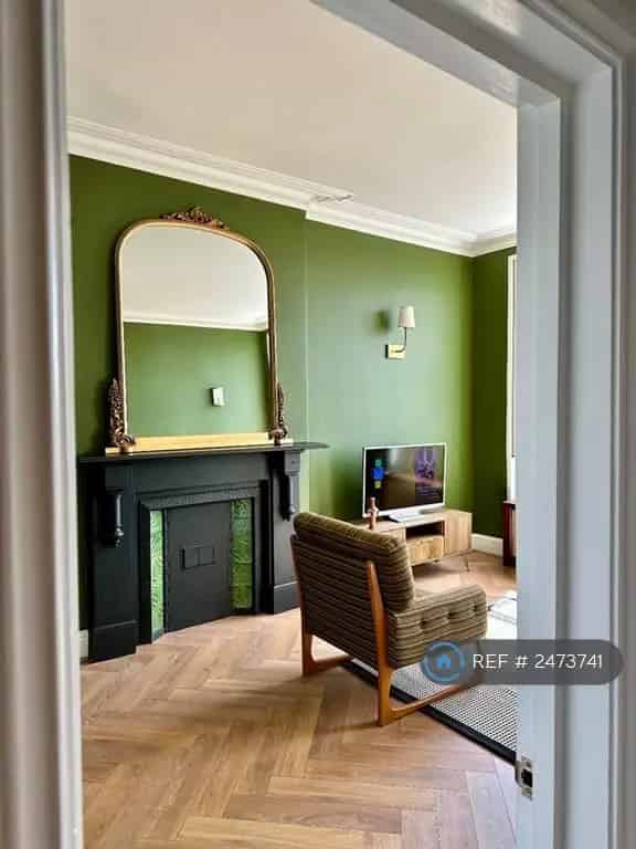 2 Bedroom Flat Available July 1st - Fully Furnished