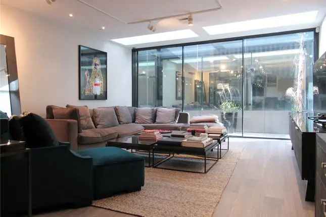 Detached house to rent in Fulham Road, London SW10