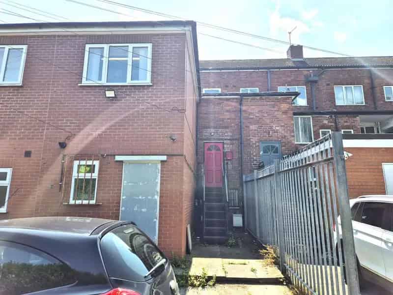3 Bedroom Maisonette To Rent
