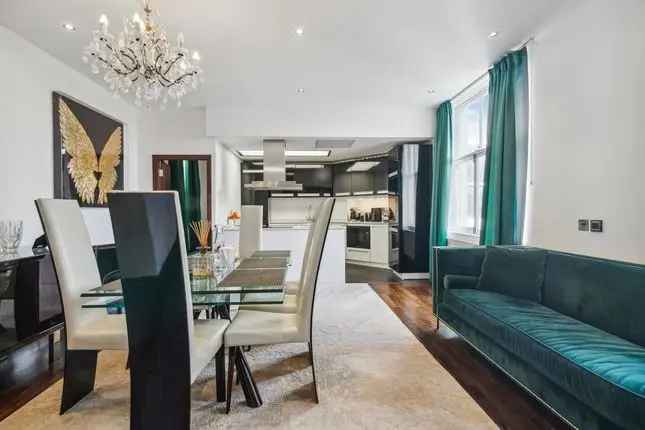 Three-Bedroom Flat to Rent in Kensington