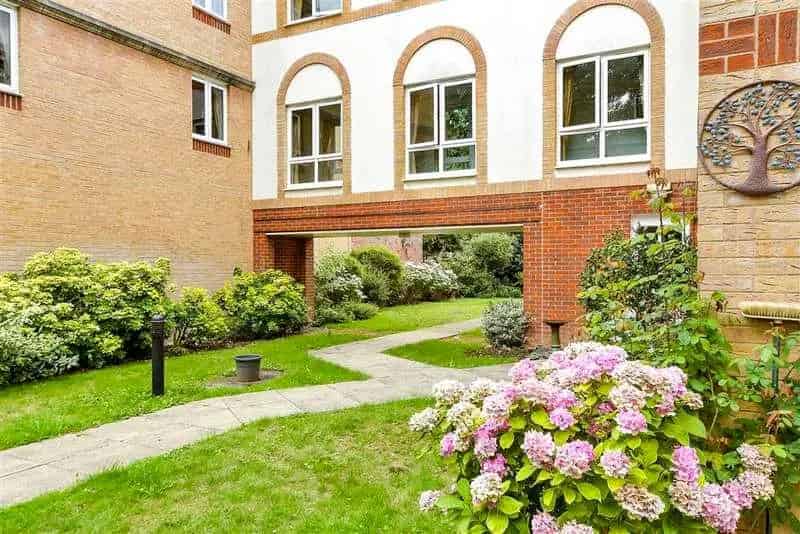 1 Bed Flat for Sale Retirement Development Chain Free
