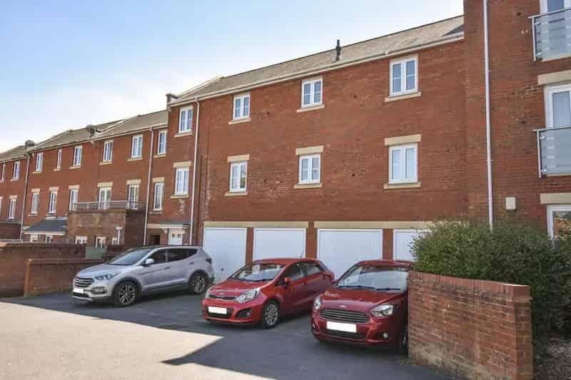 2 bedroom apartment for sale