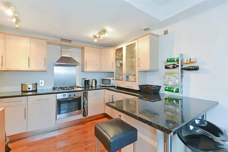 2 Bedroom Flat Bethnal Green - Chain Free