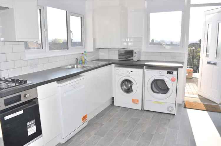 3 Bedroom Apartment to Rent in North Cheam