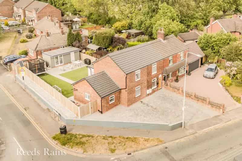 4 Bedroom Semi Detached House Holmes Chapel