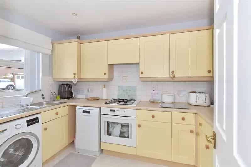 2 Bedroom Semi Detached House for Sale Near Billericay Train Station