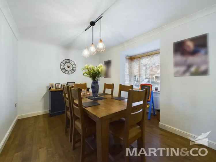 Detached house For Sale in Chelmsford, England