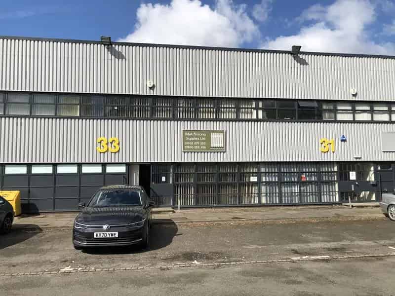 Mid Terrace Light Industrial Warehouse Unit Near CMK