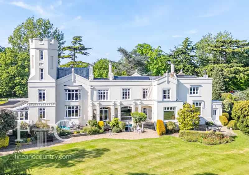 6 Bedroom Manor House With 3 Acres of Land for Sale
