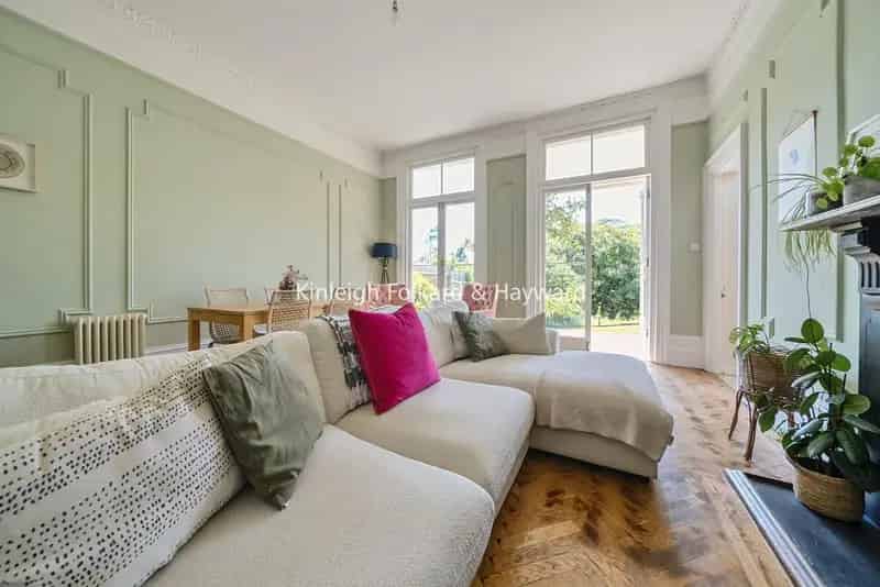 Two Bedroom Ground Floor Flat Private Garden Chain Free