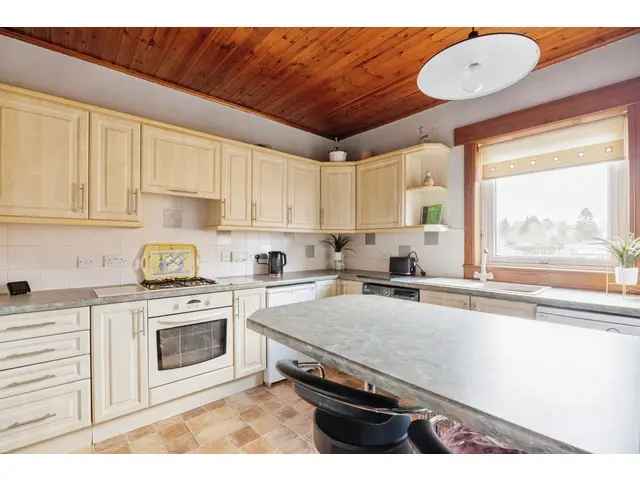 3 Bedroom Flat for Sale in Brechin