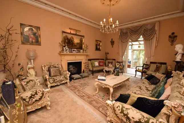 8 Bedroom Detached House for Sale in Ealing W5