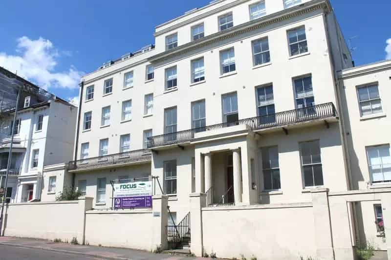 Modern Studio Flat near Brighton Mainline Station