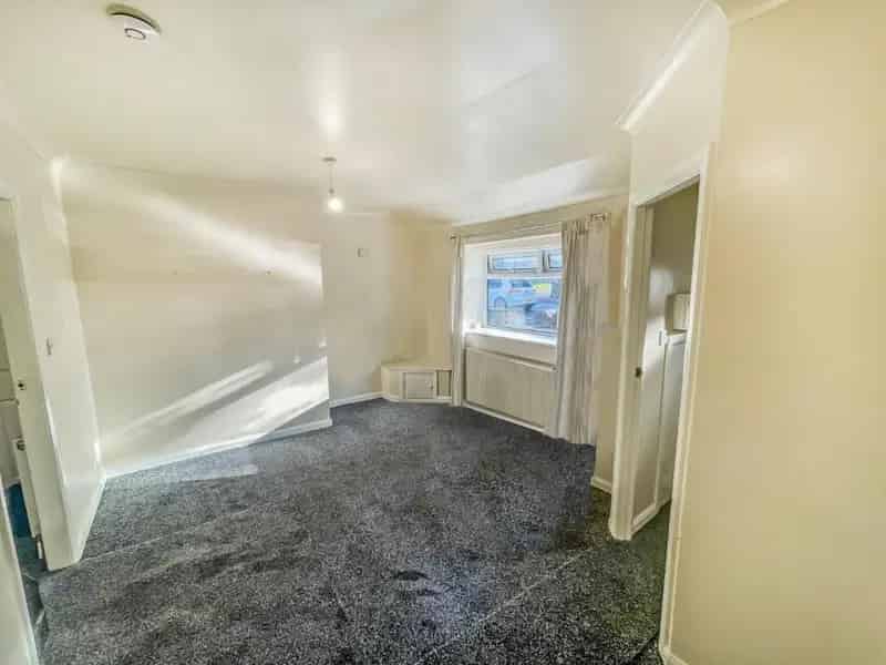1 Bedroom Bungalow Popular Location Modern Kitchen Shower Room