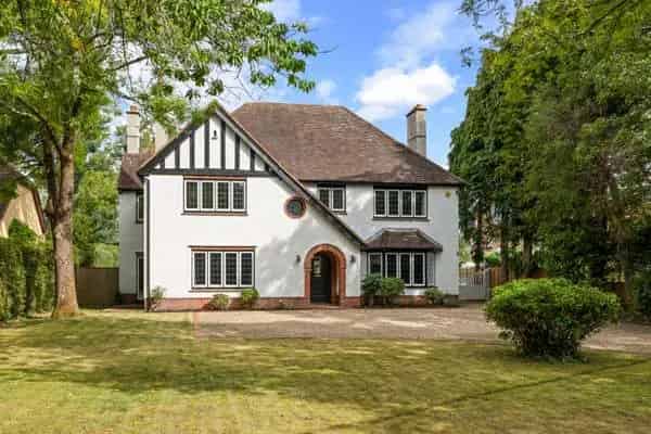 Five Bedroom Detached House South Farnham