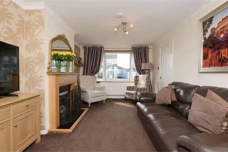 2 Bed Semi Detached House with 2 Reception Rooms