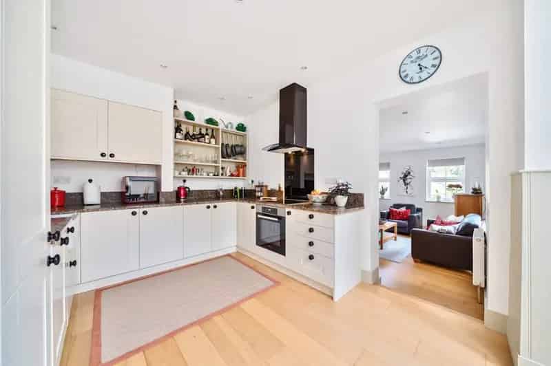 3 Bedroom Cottage Near Frensham Village